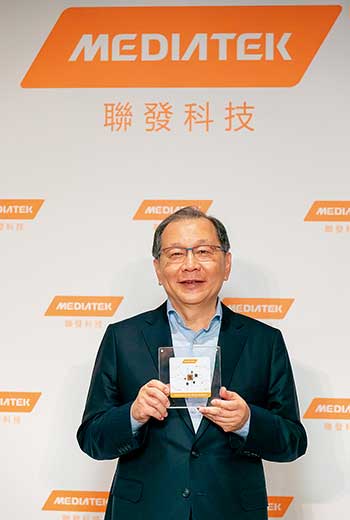 聯發科執行長蔡力行說，手上這顆5G系統單晶片「天璣1000」花了他們新台幣1千億元。